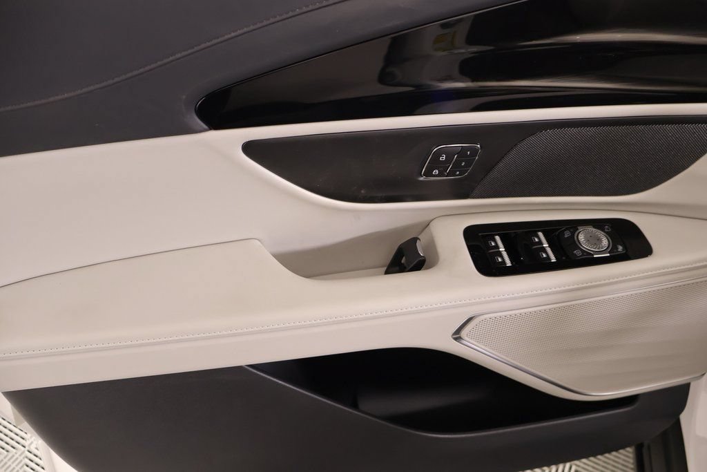 New 2026 Lincoln Nautilus Premier w/ Jet Appearance Package AWD/4WD image 15