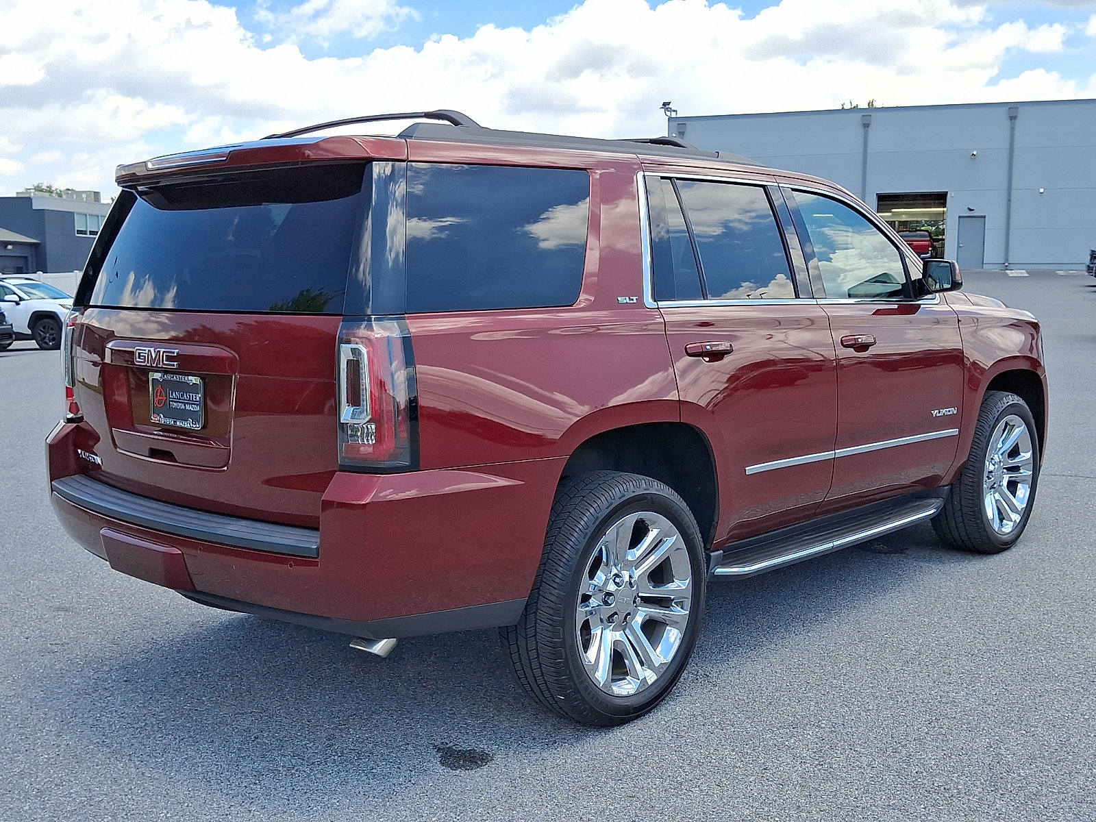 Used 2017 GMC Yukon SLT w/ Premium Edition AWD/4WD image 7