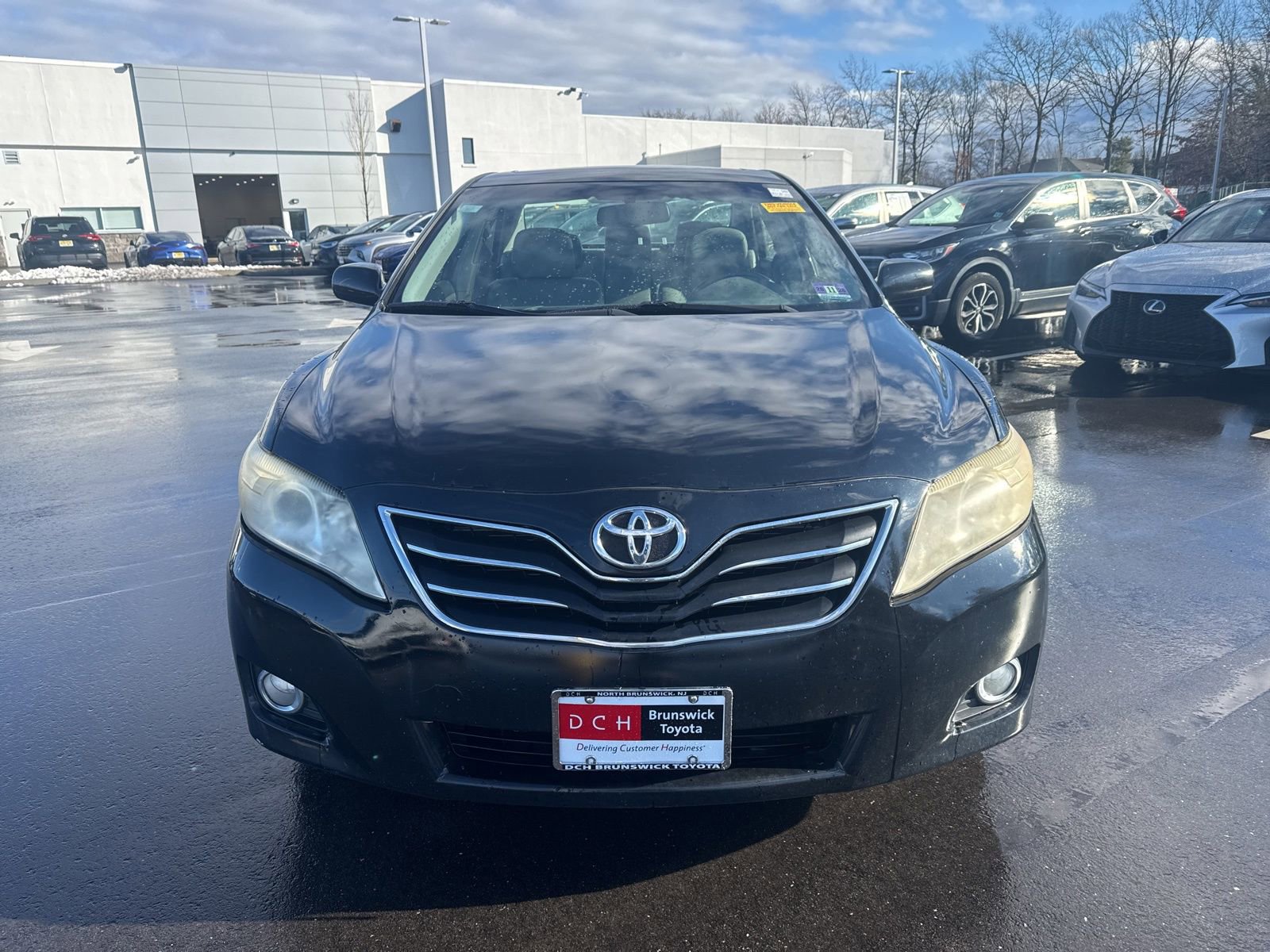 Used 2010 Toyota Camry XLE image 2