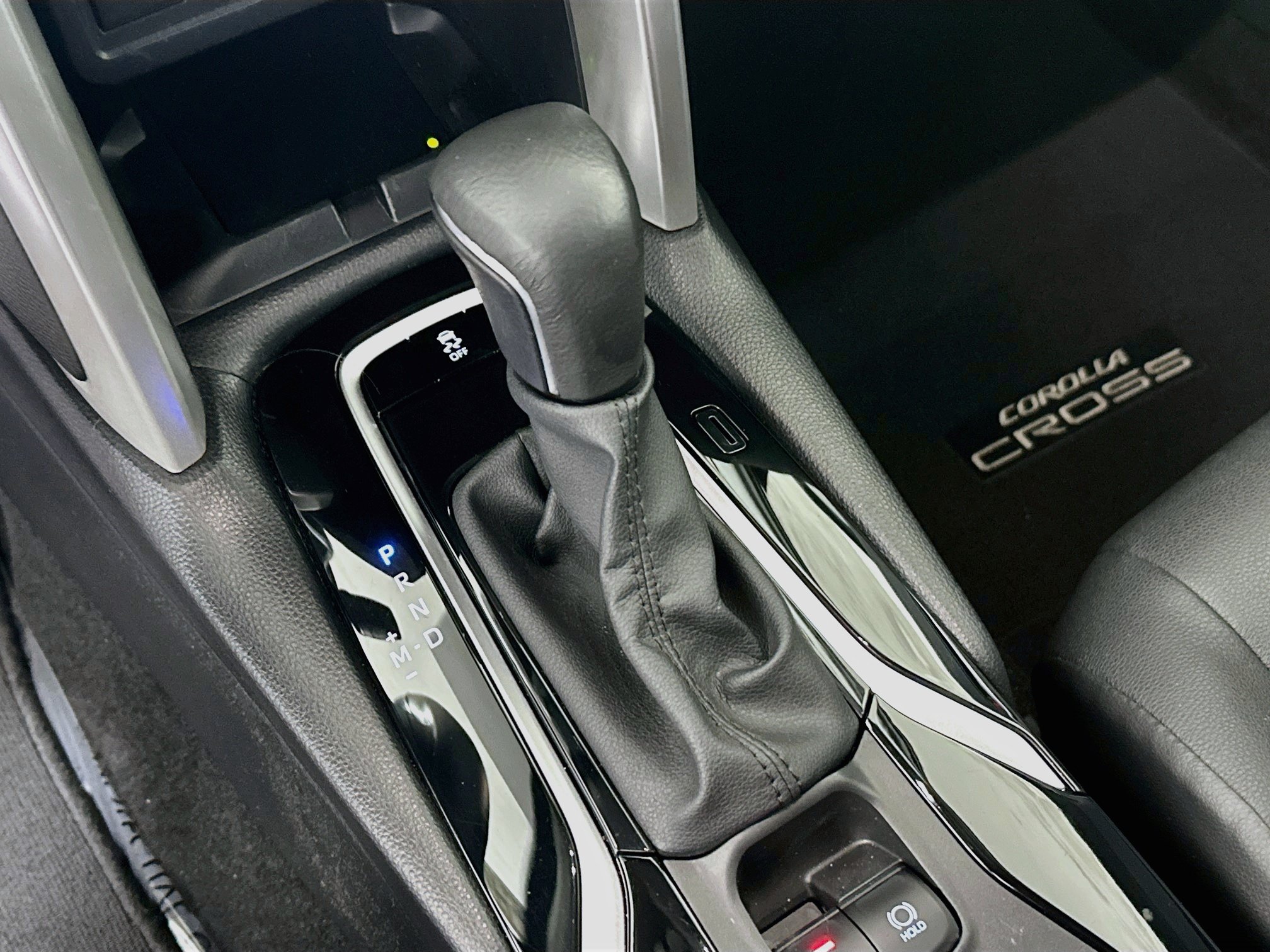 Used 2024 Toyota Corolla Cross XLE w/ Convenience Package FWD image 20