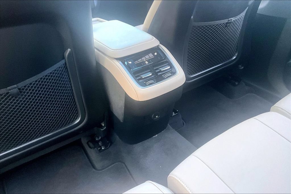 Used 2026 Volvo XC90 B6 Plus AWD/4WD image 31