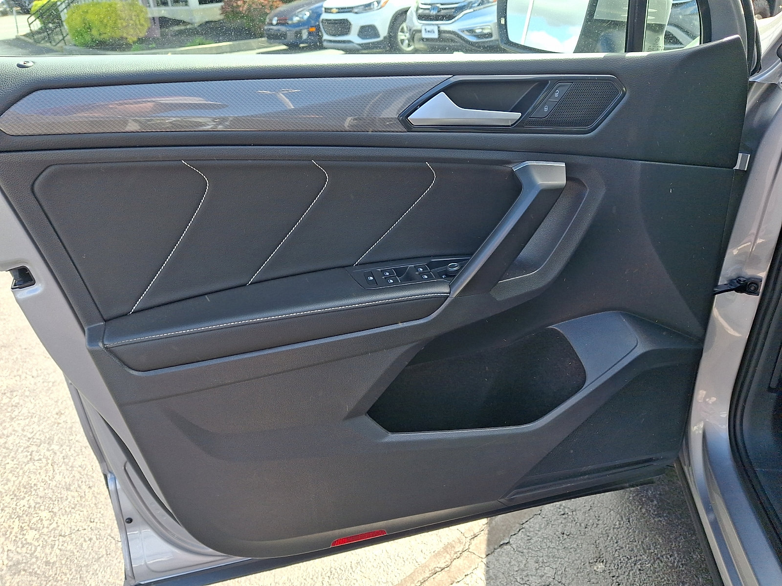 Certified 2022 Volkswagen Tiguan SE AWD/4WD image 12