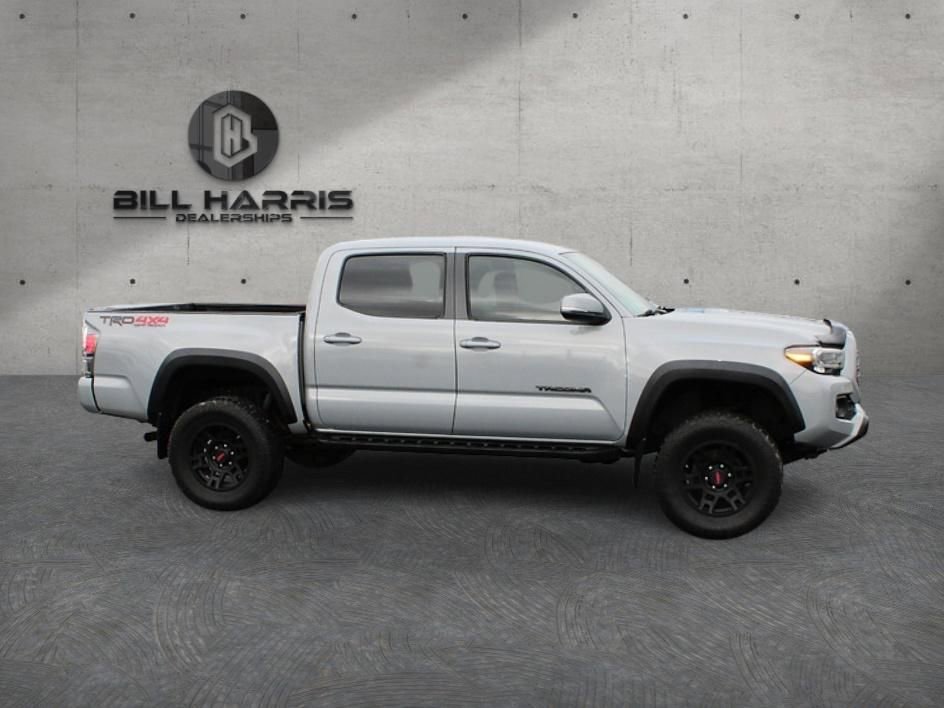 Used 2021 Toyota Tacoma TRD Off-Road w/ Technology Package AWD/4WD image 4