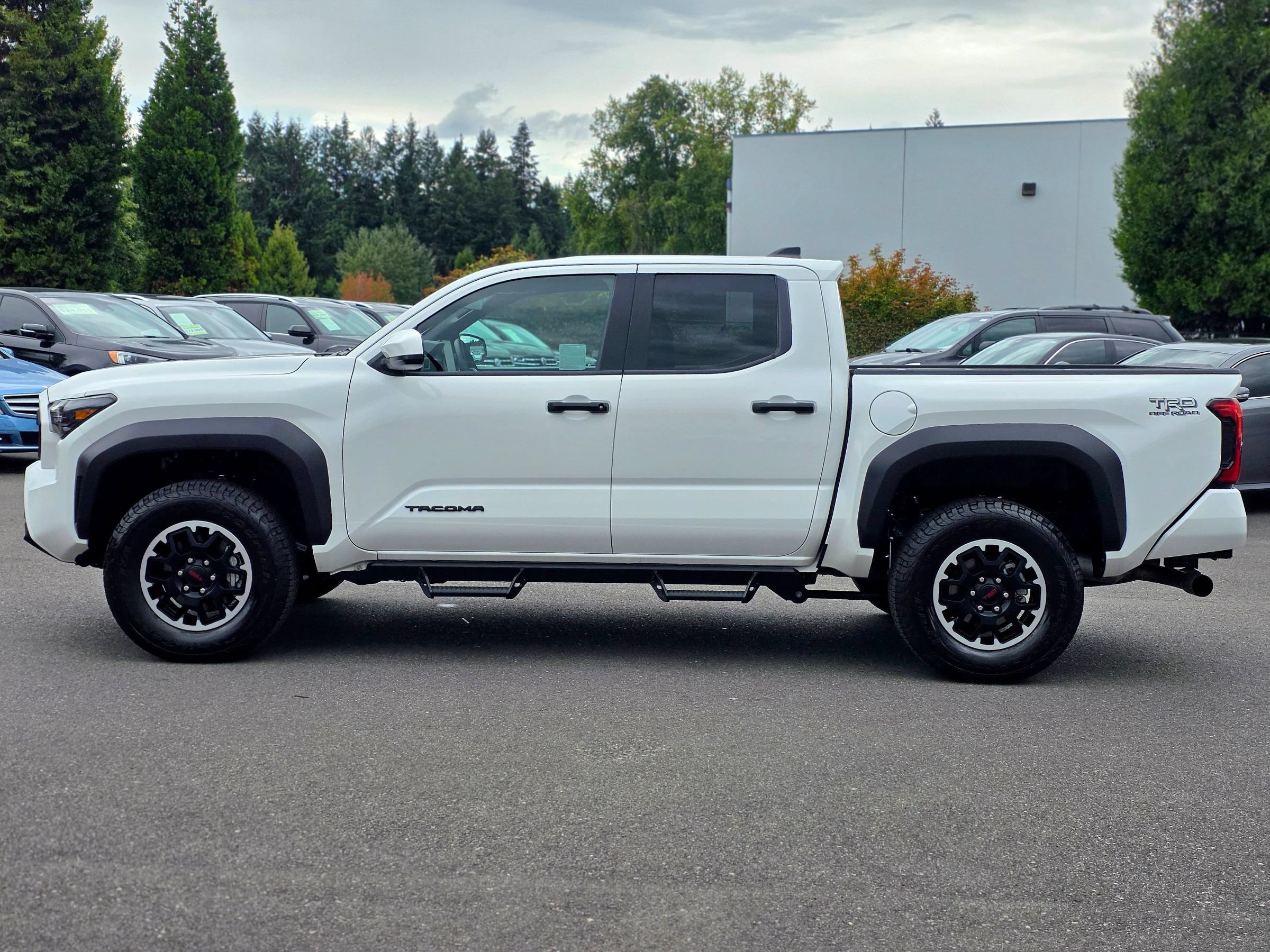 Used 2025 Toyota Tacoma TRD Off-Road AWD/4WD image 9