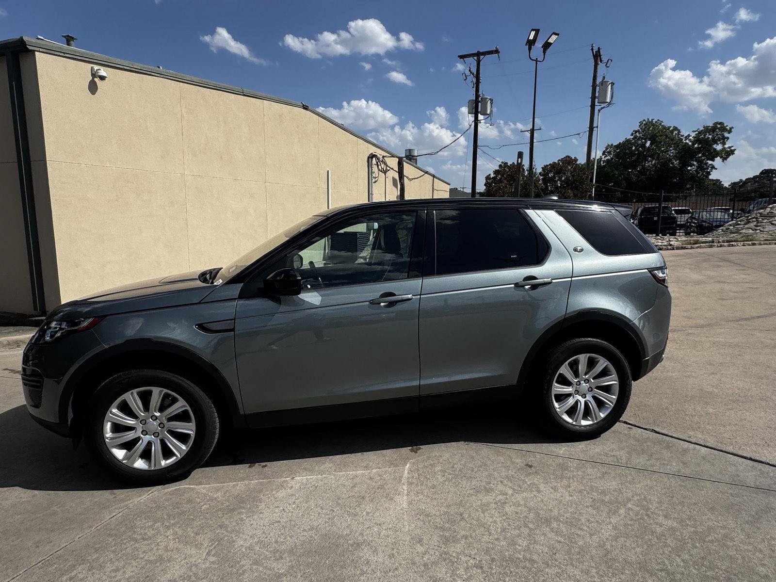 Used 2017 Land Rover Discovery Sport SE AWD/4WD image 3