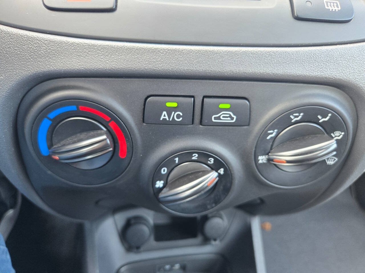 Used 2010 Kia Rio5 FWD image 20