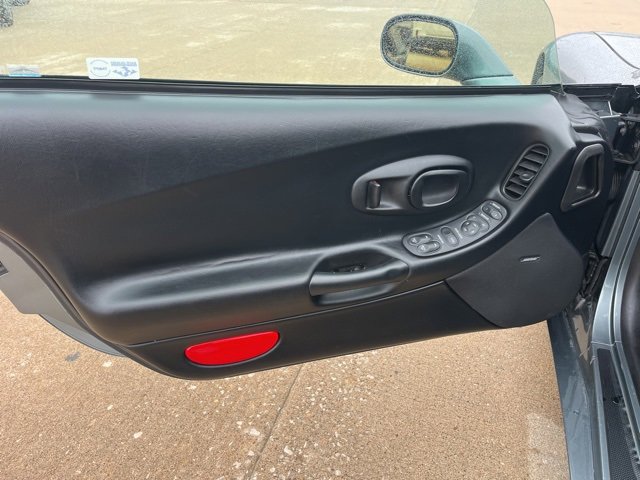 Used 2004 Chevrolet Corvette Coupe w/ Roof Package image 12