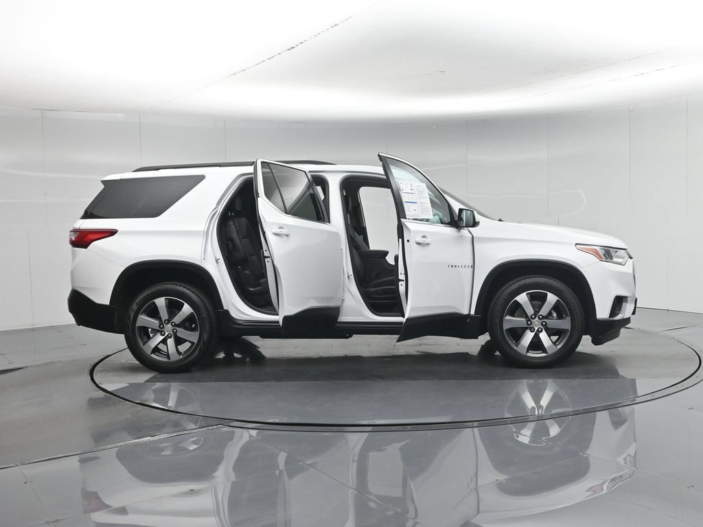 Used 2020 Chevrolet Traverse LT w/ LT Premium Package FWD image 4