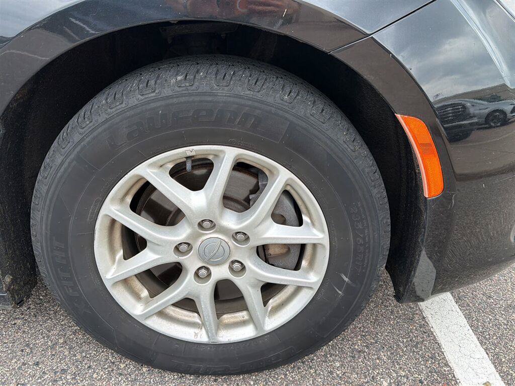 Used 2020 Chrysler Voyager Lxi FWD image 12