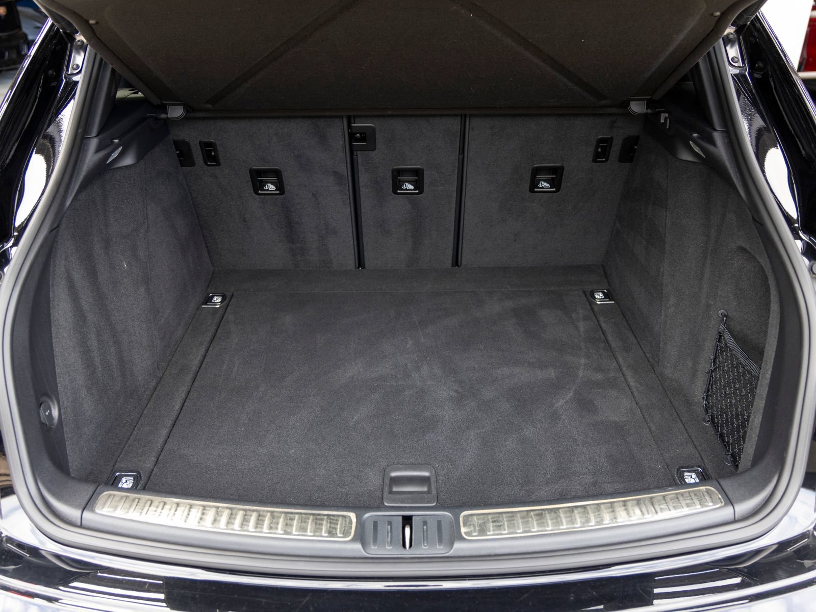 Certified 2023 Porsche Macan AWD/4WD image 54