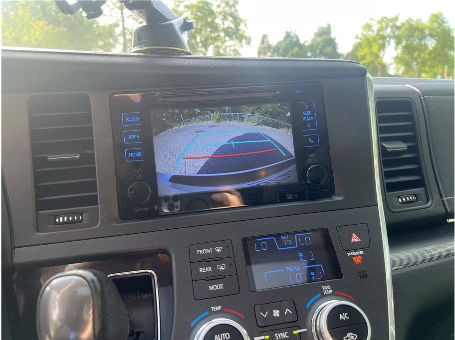 Used 2015 Toyota Sienna SE Premium FWD image 24