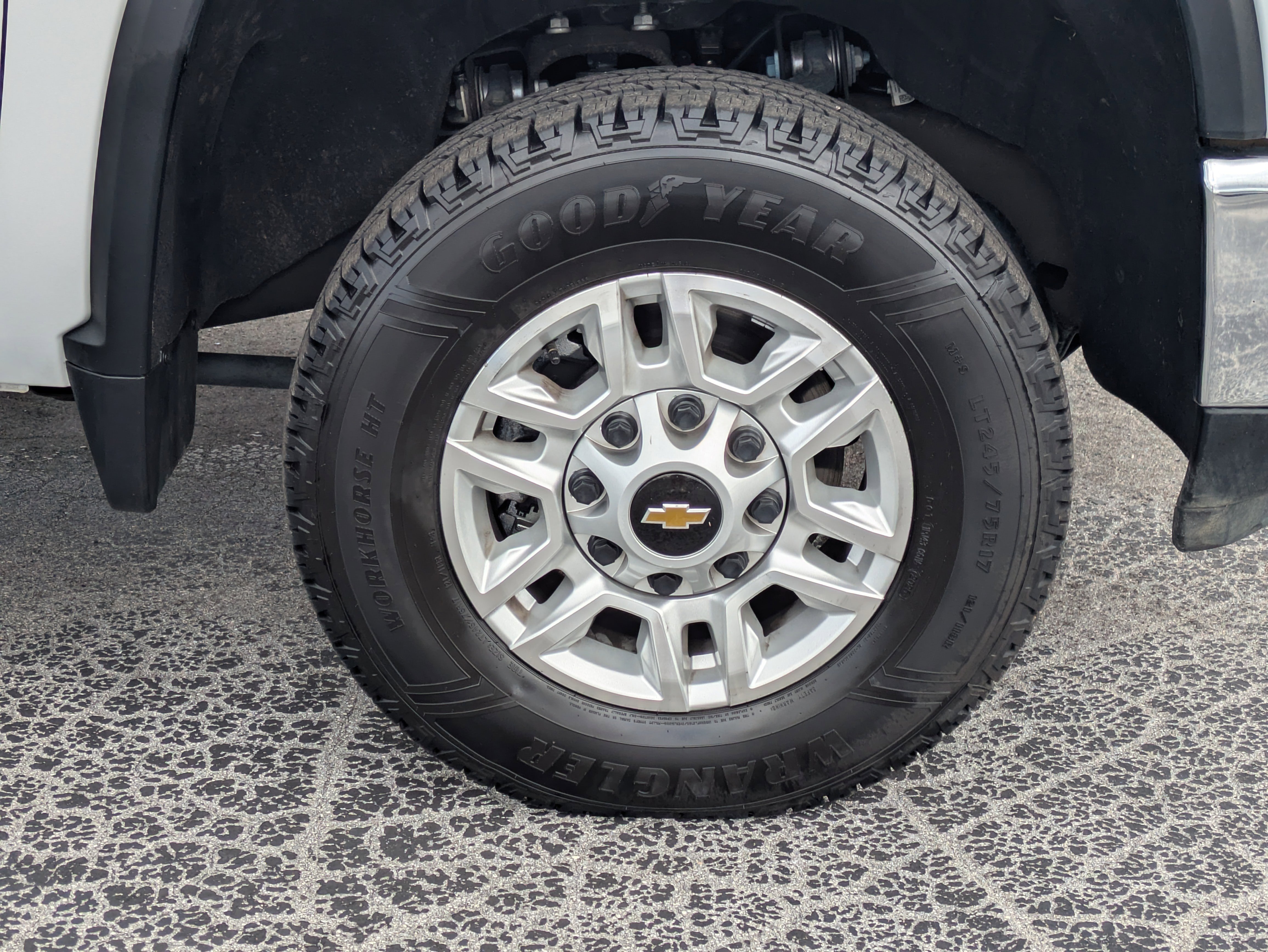 Used 2025 Chevrolet Silverado 2500 LT w/ Convenience Package AWD/4WD image 11