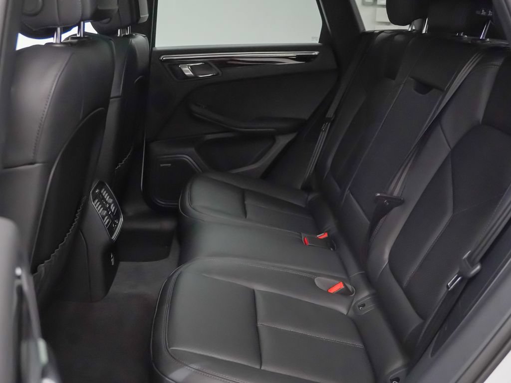 Certified 2026 Porsche Macan Turbo AWD/4WD image 18