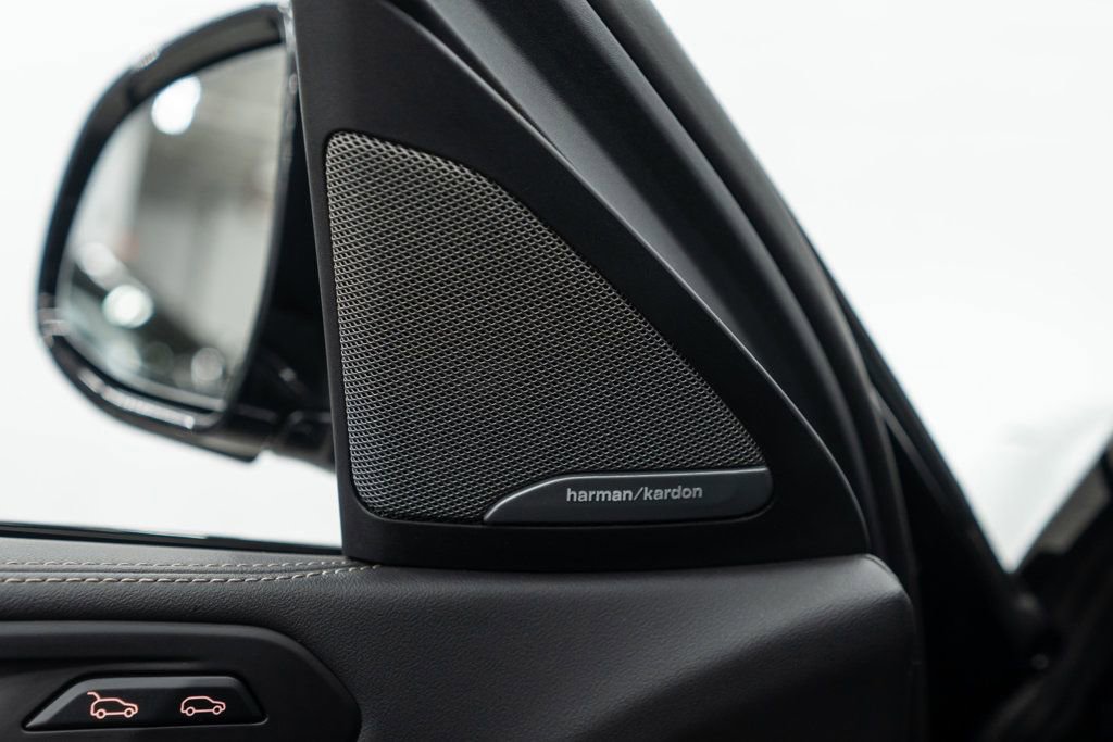 Used 2025 BMW X6 xDrive40i w/ Climate Comfort Package image 17