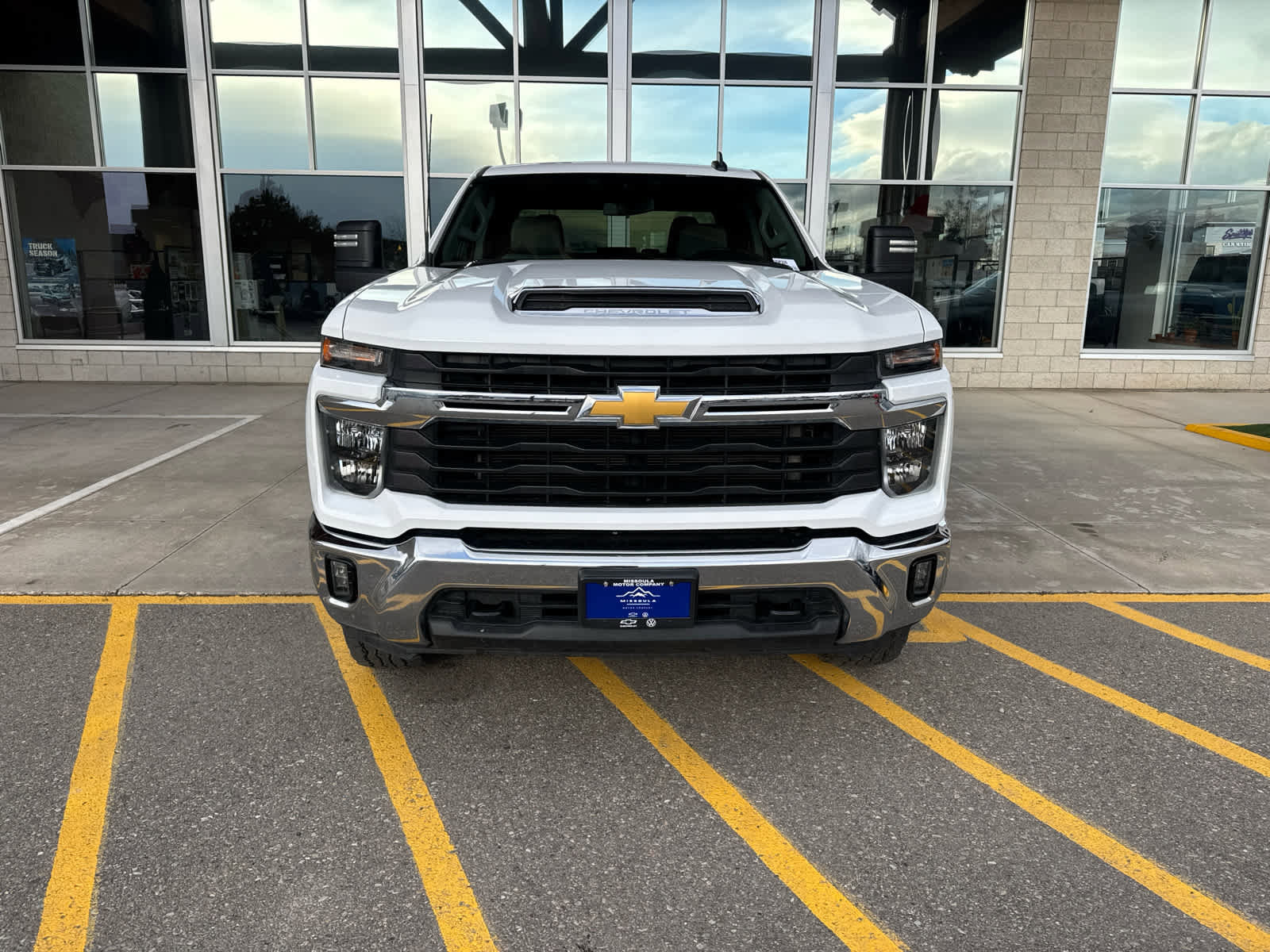 Used 2024 Chevrolet Silverado 2500 LT w/ Convenience Package image 2