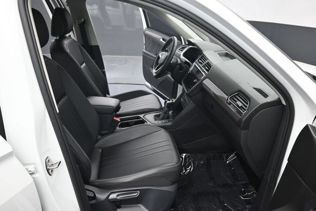 Used 2022 Volkswagen Tiguan SE FWD image 35