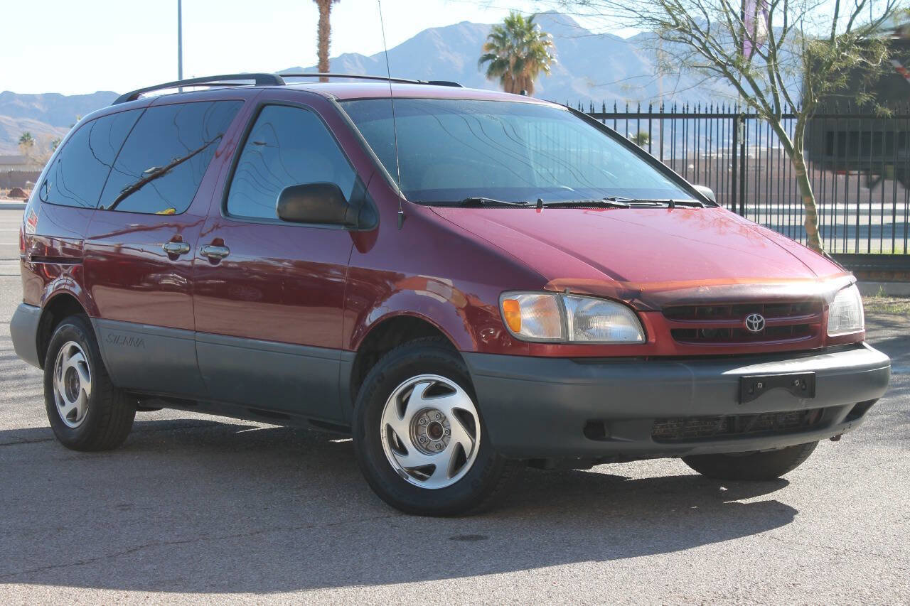 Used 1998 Toyota Sienna LE image 2