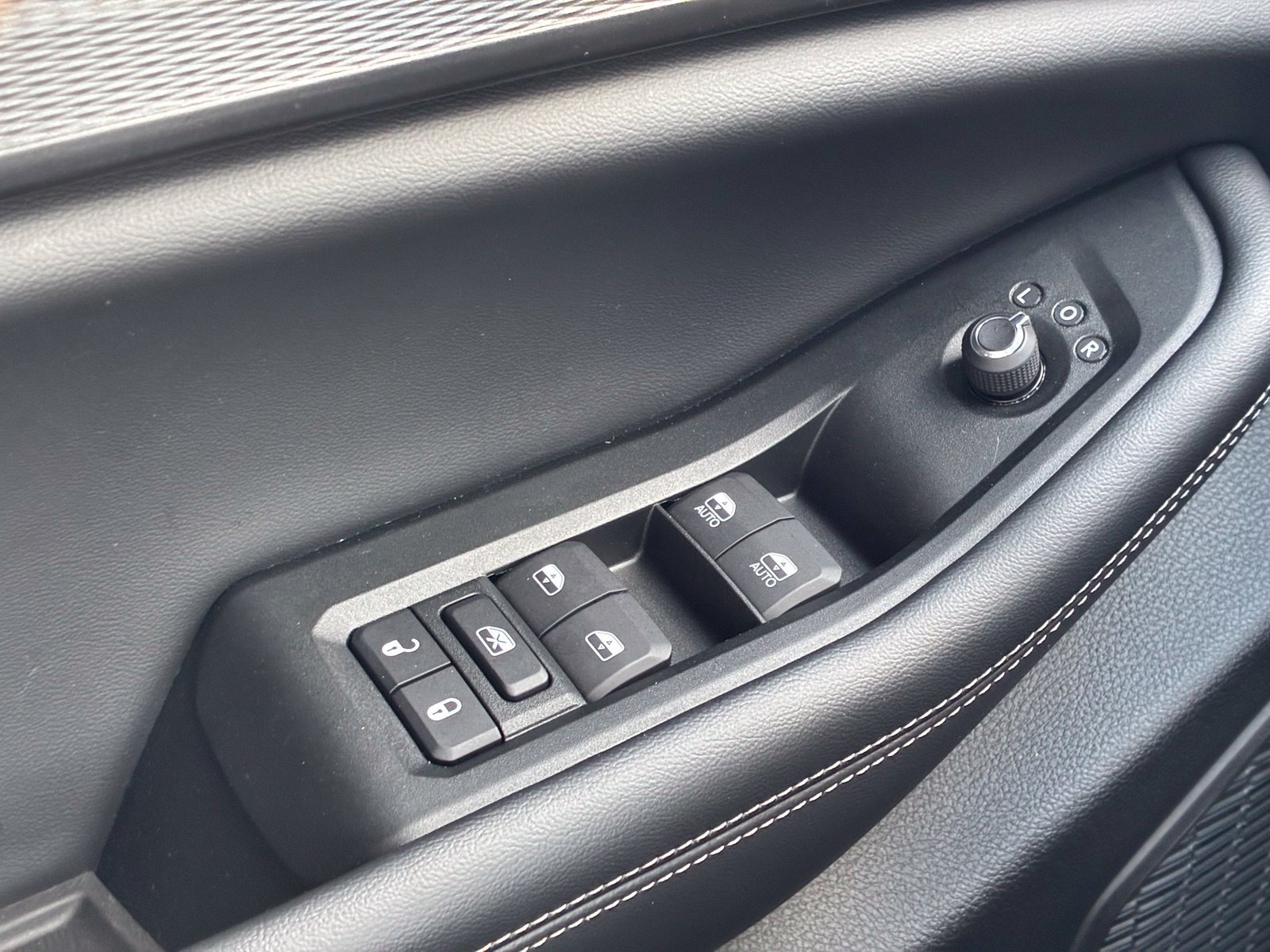 Used 2024 Jeep Grand Cherokee Altitude RWD image 12