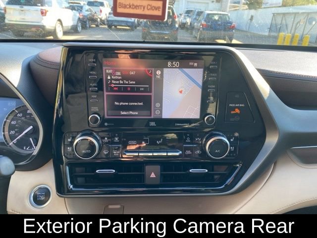 Used 2021 Toyota Highlander Limited FWD image 20