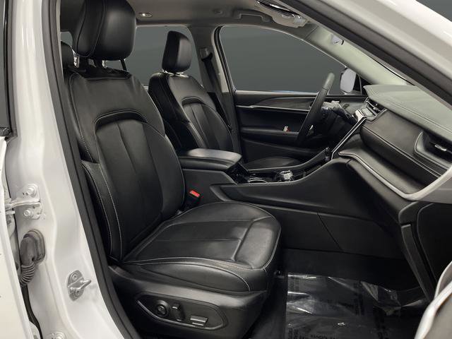 Used 2023 Jeep Grand Cherokee Limited w/ Luxury Tech Group II image 30