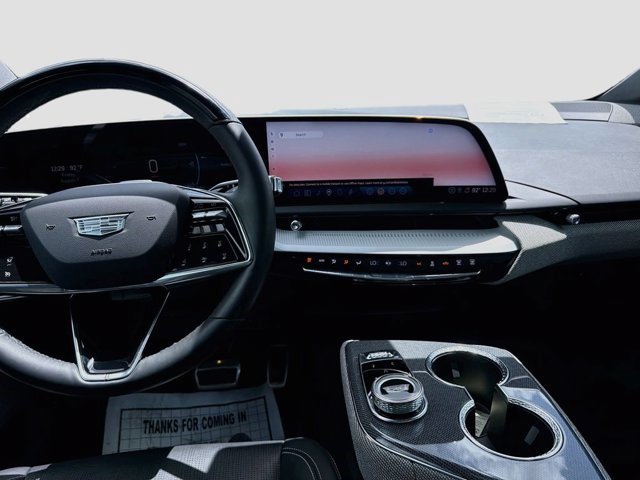 Certified 2025 Cadillac Optiq Sport 2 w/ LPO, Floor Liner Package AWD/4WD image 28
