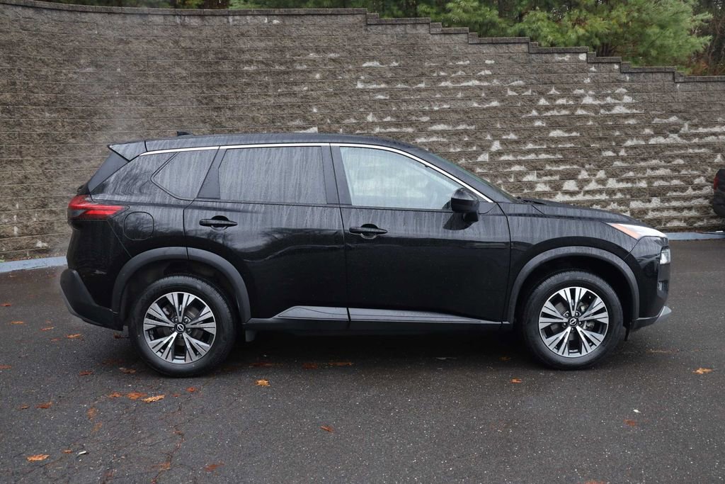 Used 2023 Nissan Rogue SV image 4