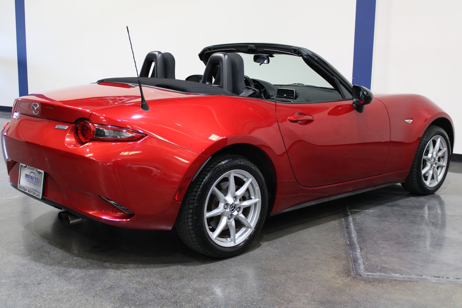 Used 2016 MAZDA MX-5 Miata Sport image 17