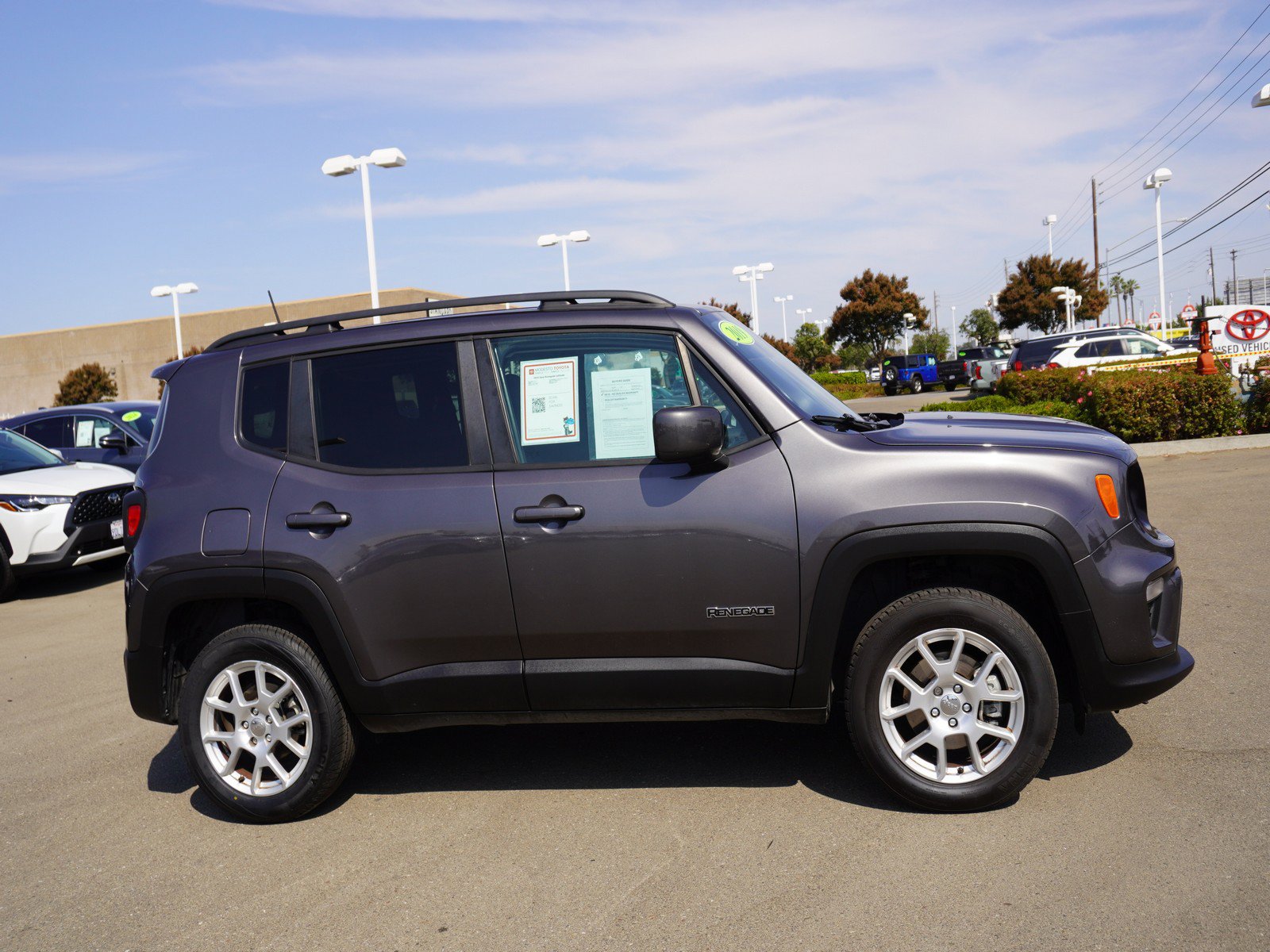 Used 2019 Jeep Renegade Latitude w/ Trailer Tow Group AWD/4WD image 4