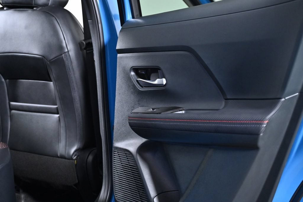 Certified 2025 Nissan Kicks SR w/ SR Premium Package FWD image 31