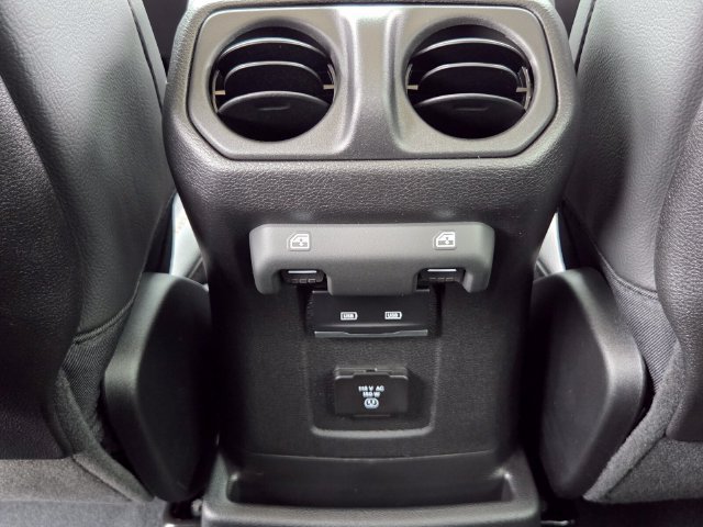 New 2026 Jeep Wrangler Unlimited Sahara AWD/4WD image 13