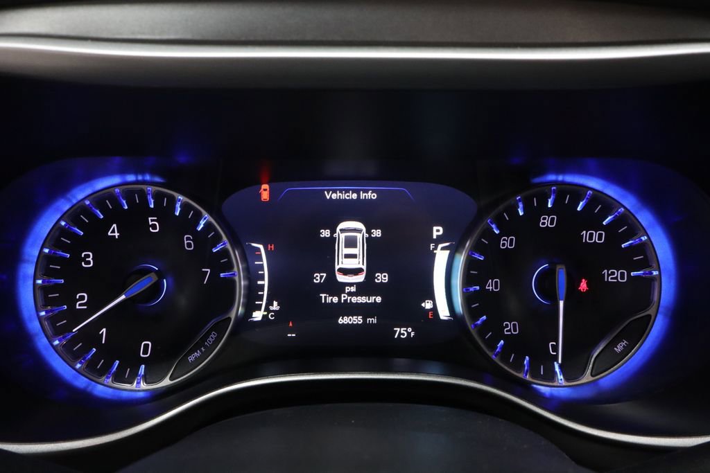 Used 2023 Chrysler Pacifica Touring-L FWD image 28