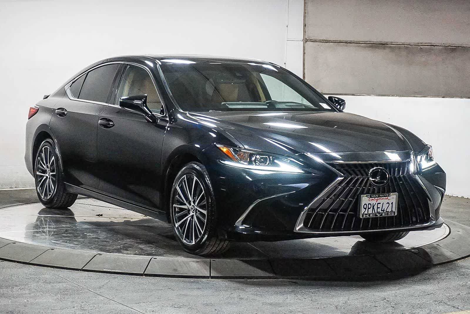 Used 2025 Lexus ES 300h w/ Premium Package image 3