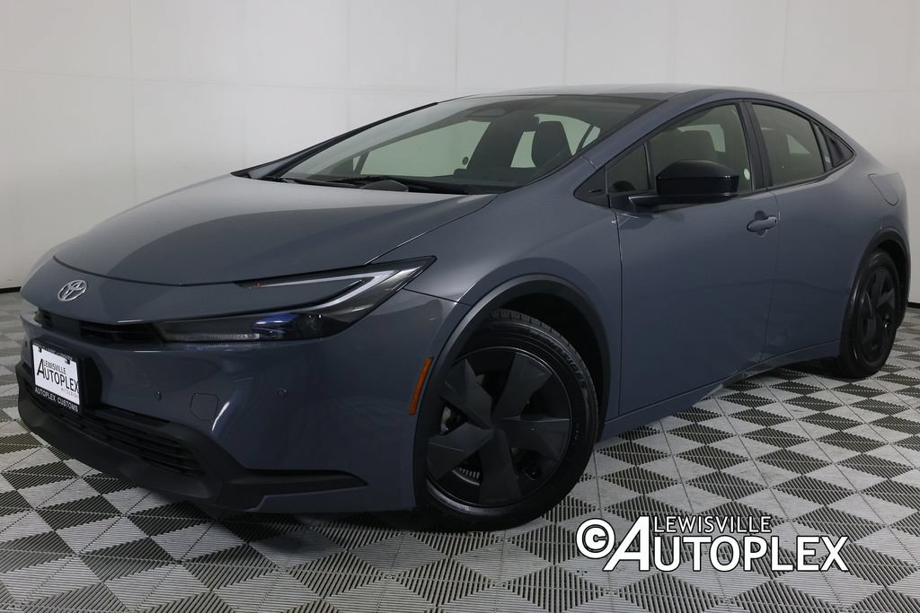 Used 2025 Toyota Prius LE FWD image 1