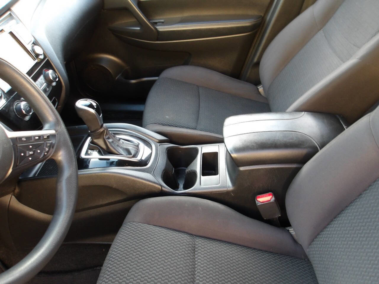 Used 2019 Nissan Rogue Sport S image 15