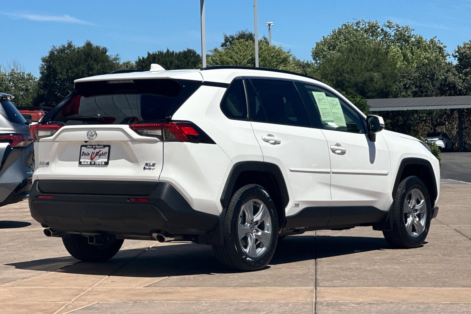 Used 2025 Toyota RAV4 XLE AWD/4WD image 4
