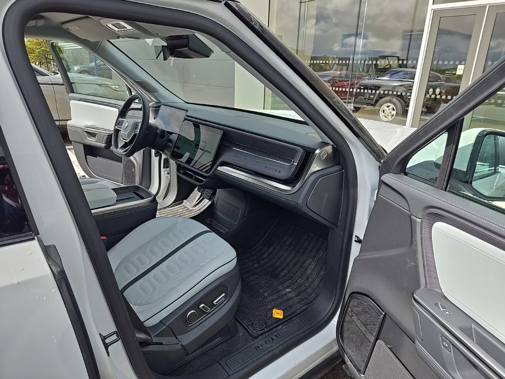 Used 2025 Rivian R1S Adventure AWD/4WD image 19
