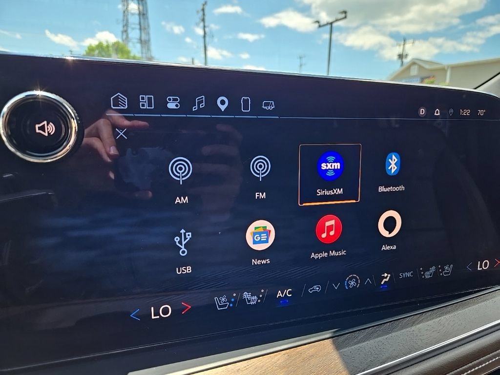 Used 2025 Chevrolet Suburban High Country AWD/4WD image 36
