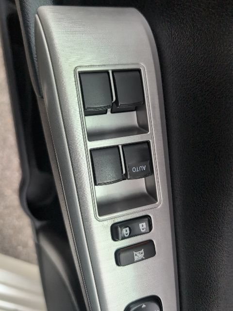 Used 2012 Toyota Camry SE FWD image 14