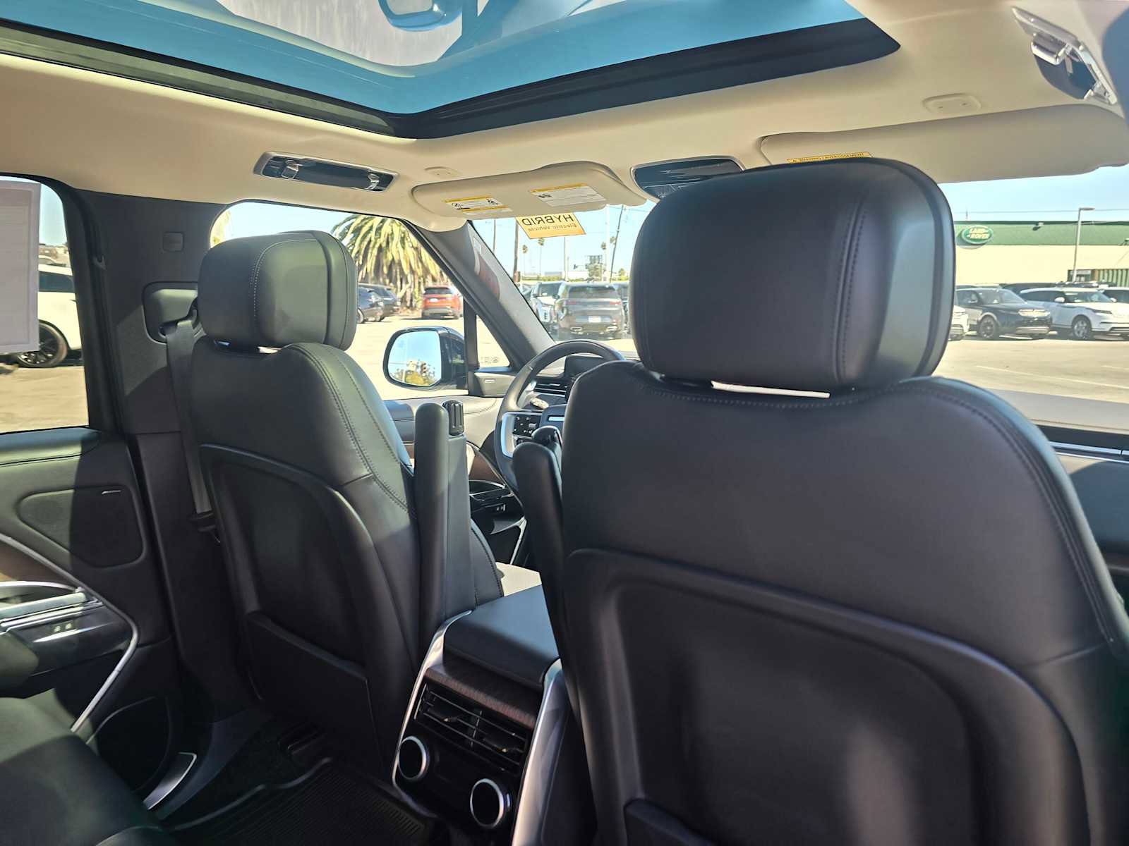 New 2025 Land Rover Range Rover SE image 15