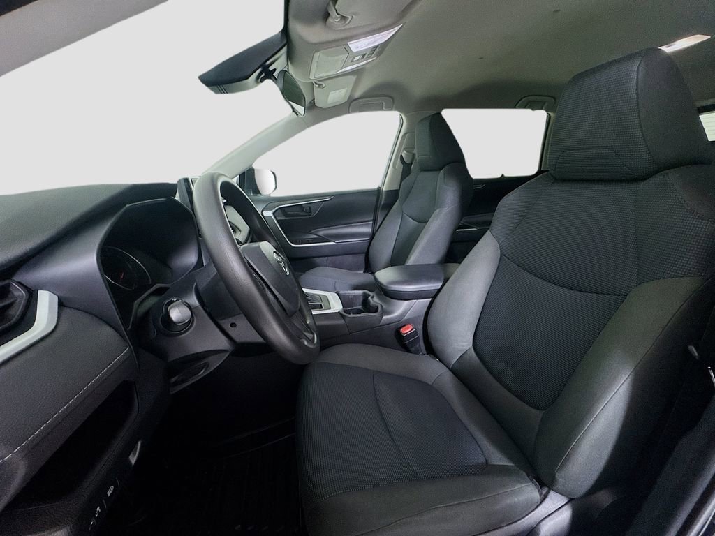 Used 2022 Toyota RAV4 LE image 10