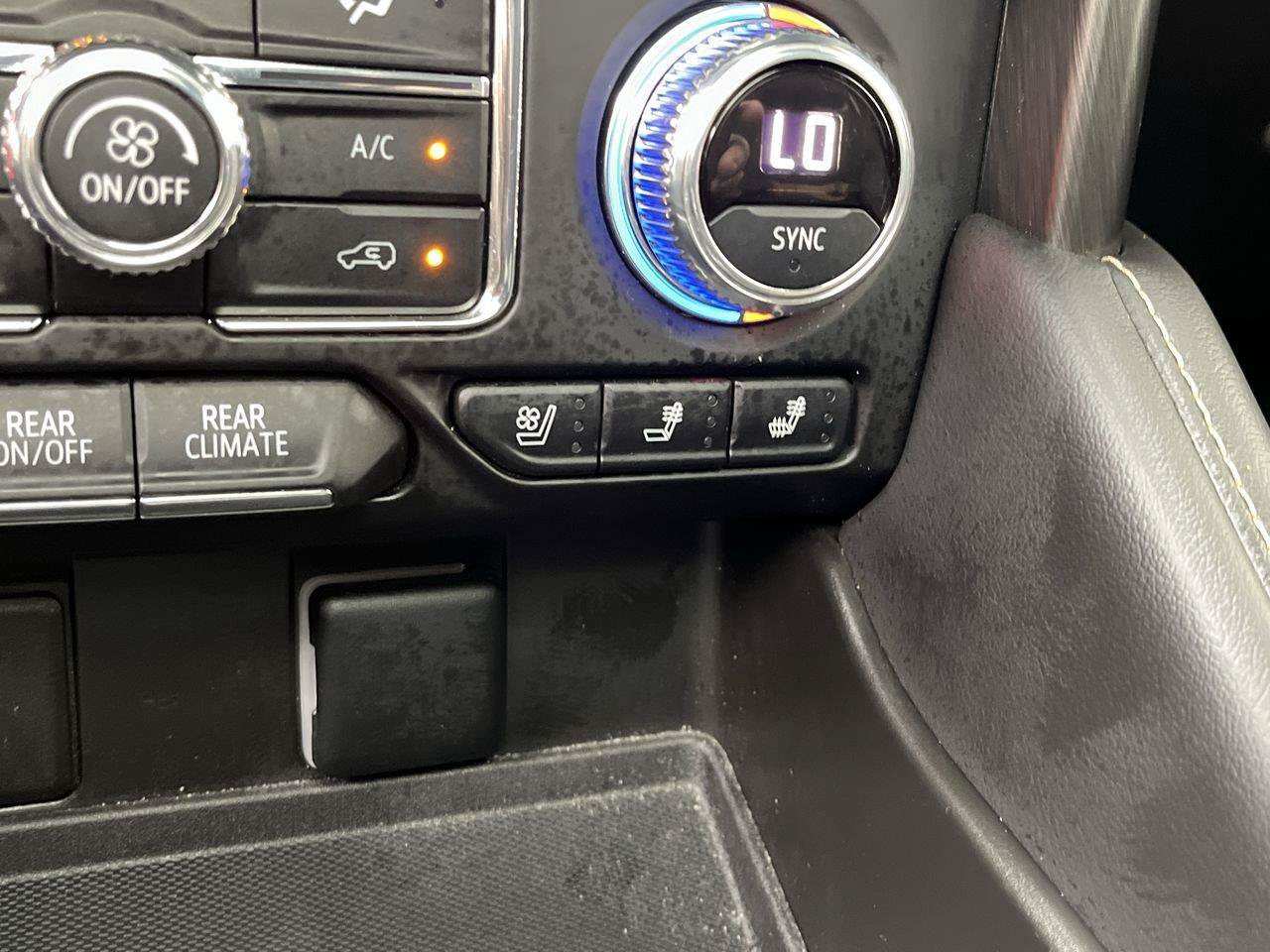 Certified 2022 GMC Yukon AT4 w/ Technology Package AWD/4WD image 26