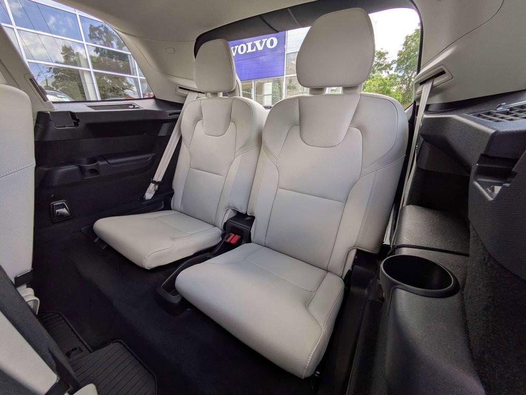 Certified 2024 Volvo XC90 B5 Plus w/ Protection Package Premier AWD/4WD image 18