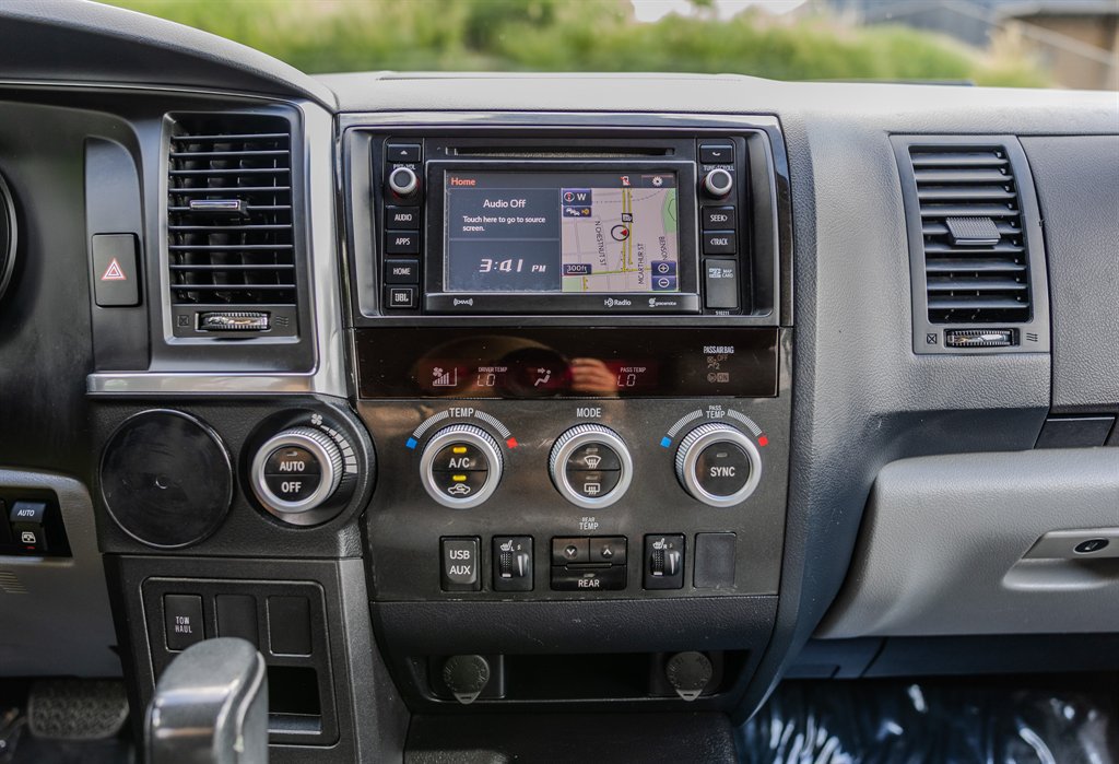 Used 2018 Toyota Sequoia Limited w/ Safety & Convenience Package RWD image 19