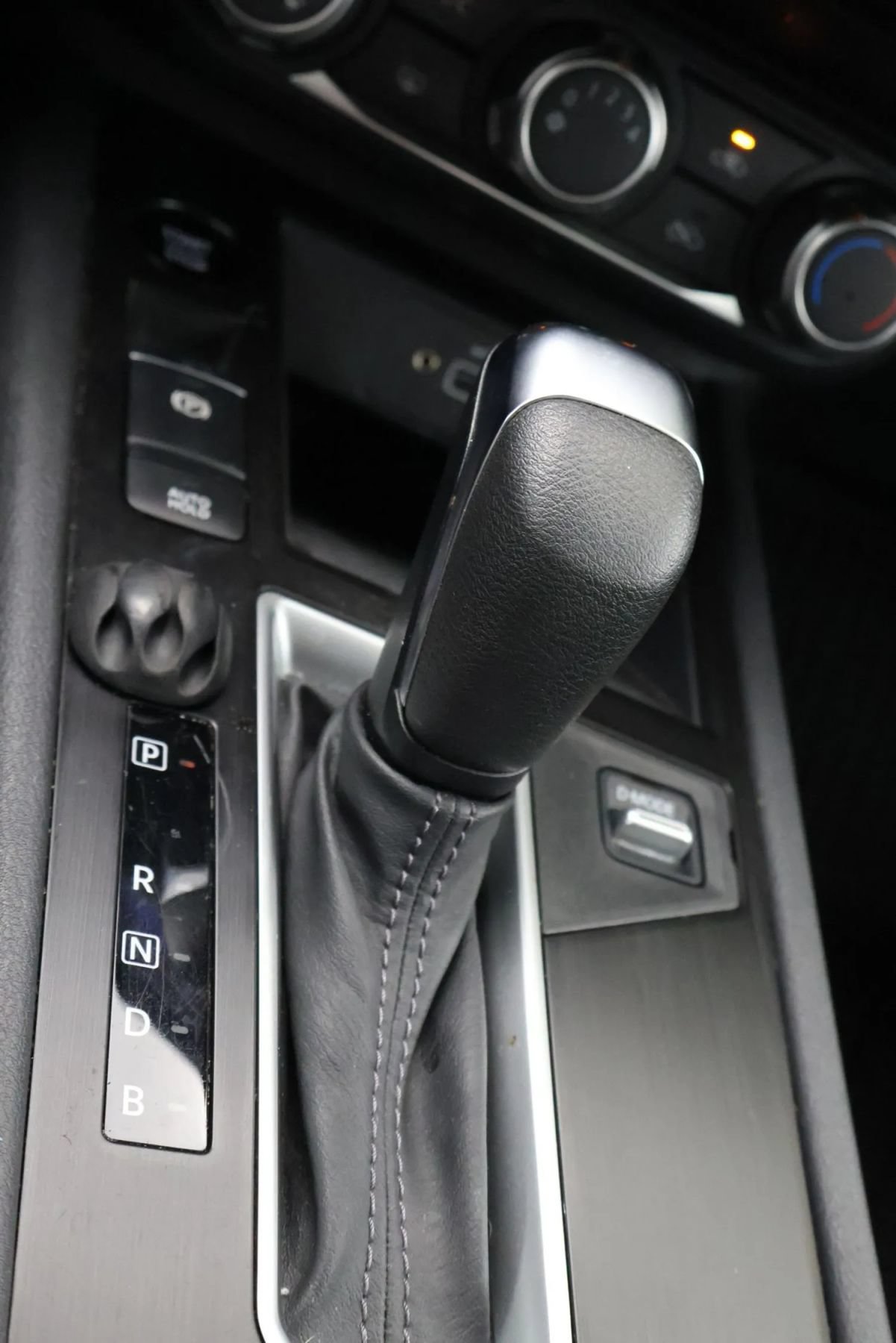 Used 2025 Nissan Kicks S AWD/4WD image 28