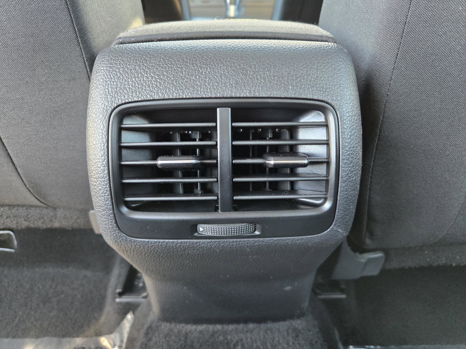 Used 2016 Volkswagen e-Golf SE w/ DC Fast Charging Package image 23