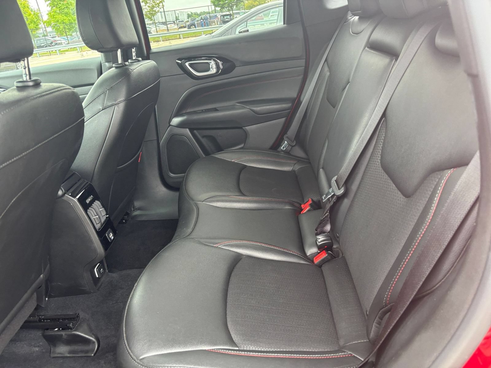 Used 2025 Jeep Compass Trailhawk AWD/4WD image 19