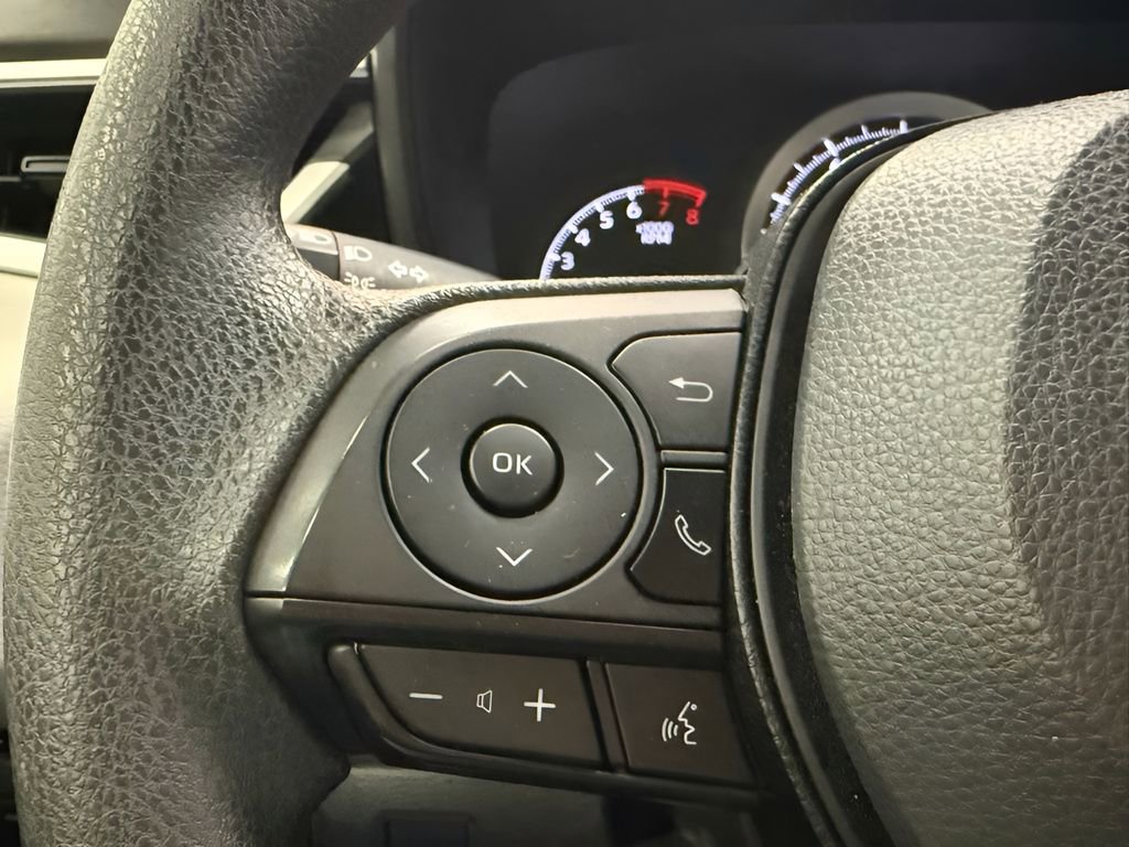 Used 2020 Toyota Corolla LE FWD image 17