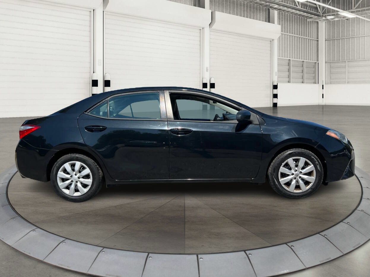 Used 2016 Toyota Corolla image 2