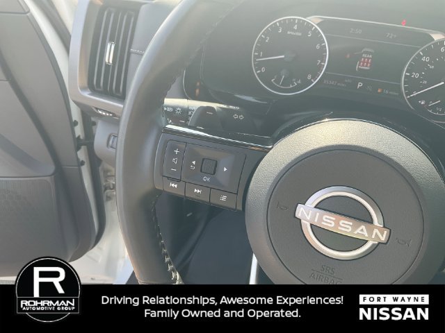 Used 2024 Nissan Pathfinder SL w/ Black Appearance Package AWD/4WD image 22