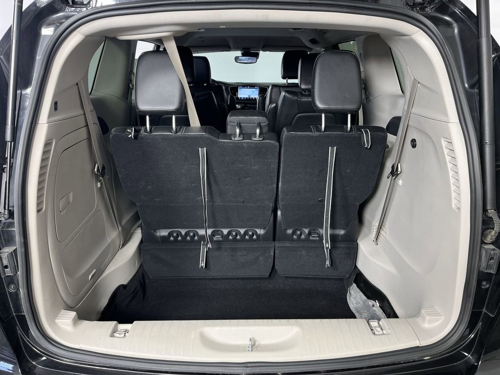 Used 2024 Chrysler Pacifica Limited FWD image 24